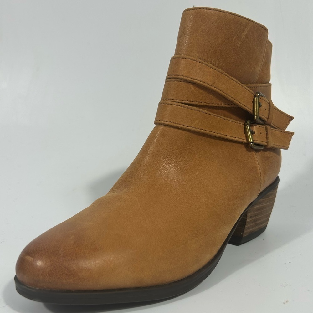 Clarks- Dark Tan Distressed Ankle Boot With Strap and Buckle/Boho/Light Size 7.5